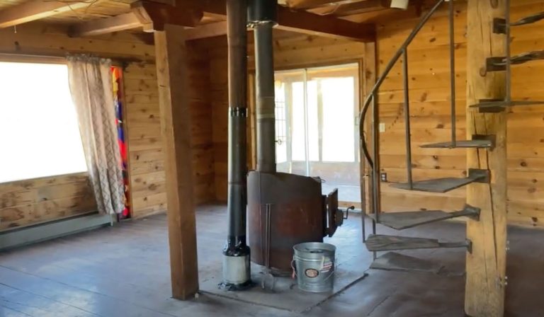 image of inside Harmony Hollow House in Arizona